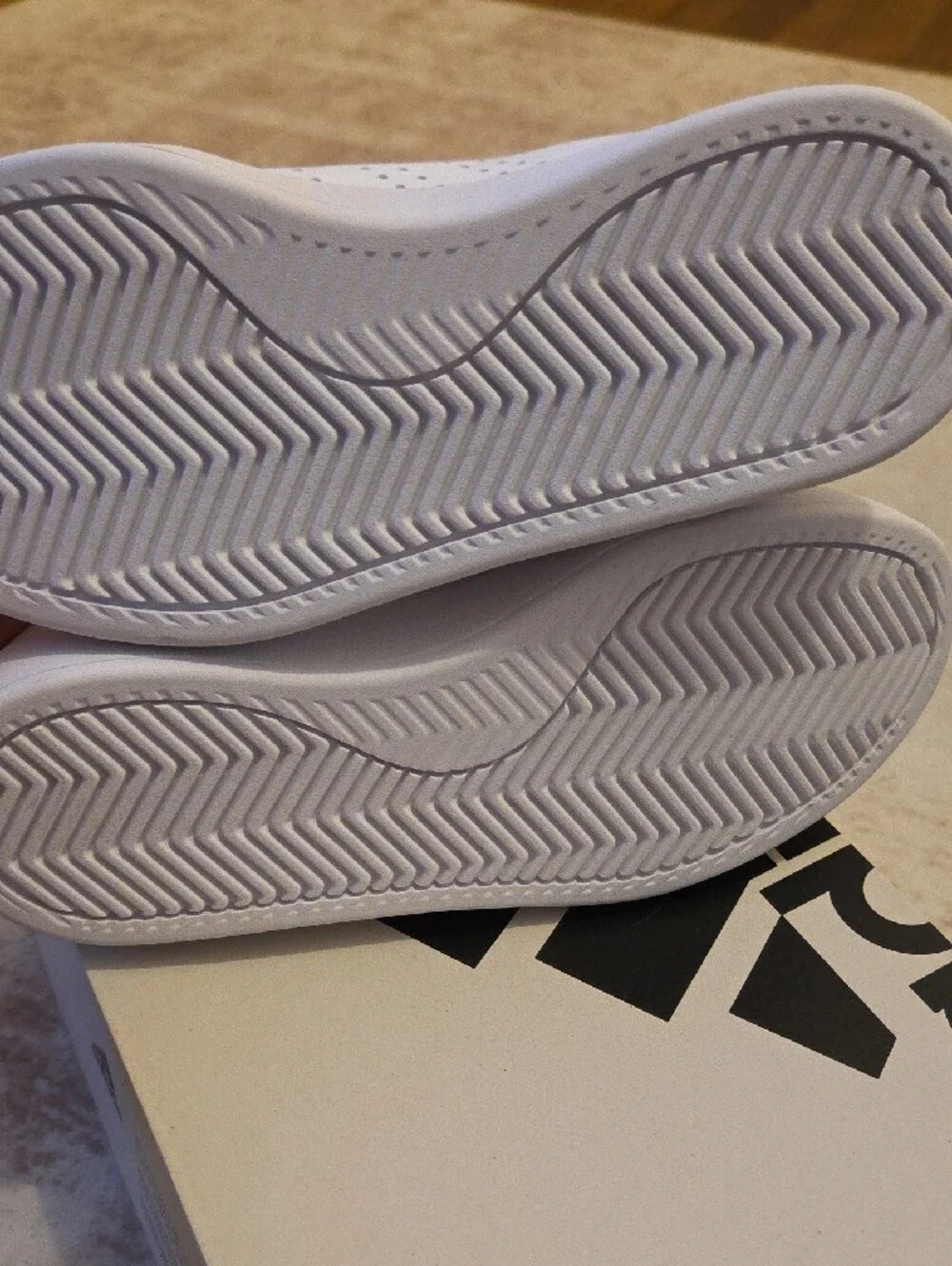 NWT. adidas White Advantage 2.0 Low-Top Sneakers with Subtle Green Heel